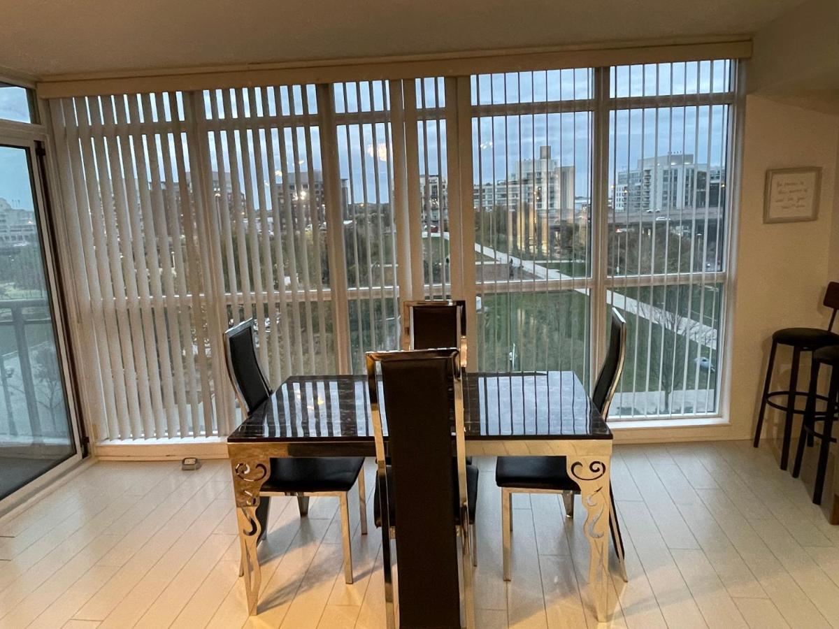 Cozy Open Concept 2Br 2Bath W/Parking -Jays/Cn Διαμέρισμα Τορόντο Εξωτερικό φωτογραφία